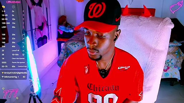 Aroonsexyboy webcam