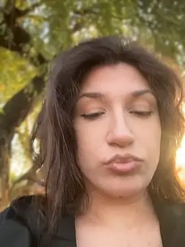 ScarletBloom_ live cam