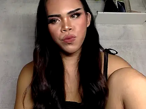 HOT_CUM_ELLA webcam