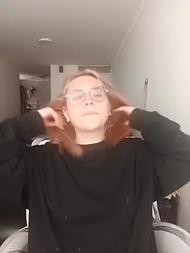 Ana__arms webcam