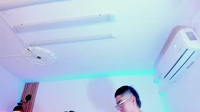 Bigest_boysW live cam on StripChat