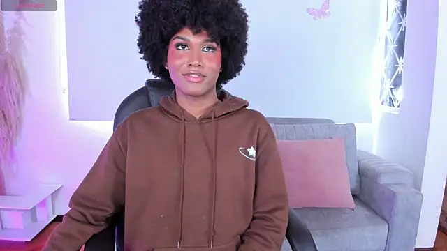NaomiSaenz_ webcam
