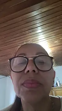 Ladymilf12 webcam