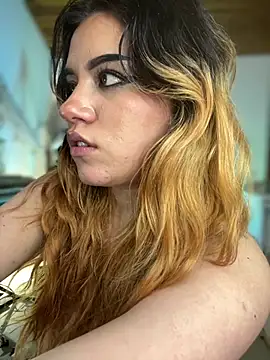 NikkiNix webcam