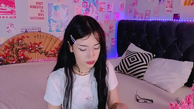 CrystalL0vee webcam