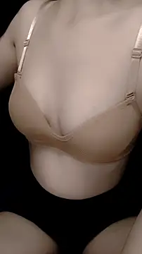 tuyetnhi1201 webcam