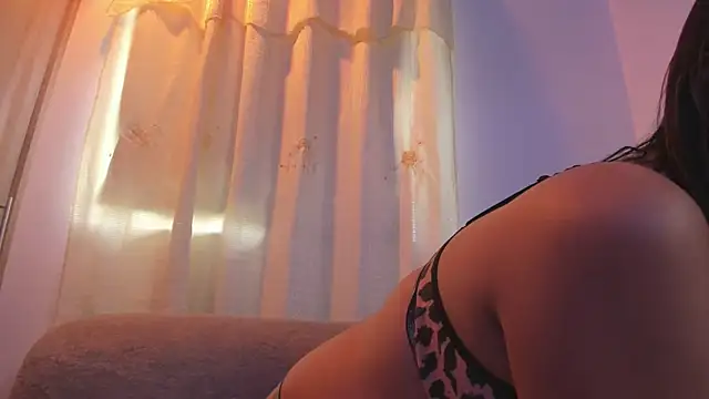 isa_kiss - Isa_kiss's free webcam - UK Sex Cams
