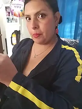 YINNA__24 webcam