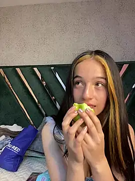 aly_16 - Aly_16's free webcam - UK Sex Cams