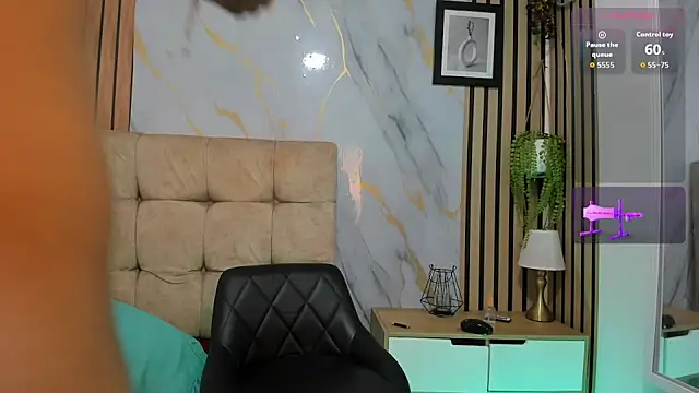nyx_white_Gay webcam