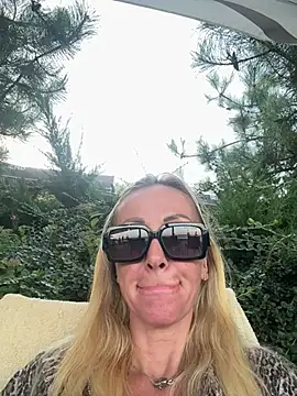 Nolly_moniika__ webcam