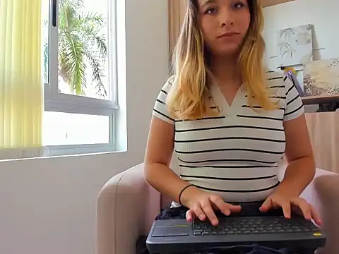 Alice_Mirren webcam