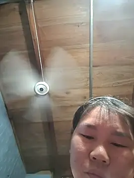 Lady-wet2 webcam
