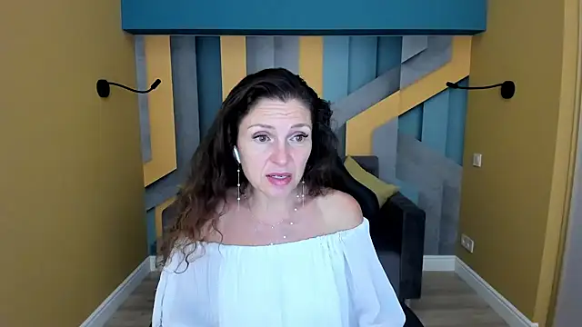 EllaLong webcam