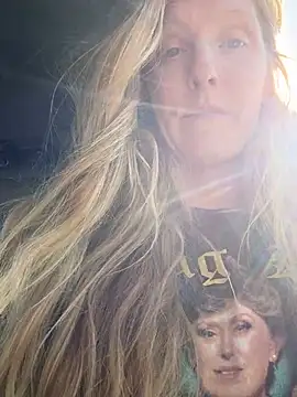 GoldenFlameGoddess webcam