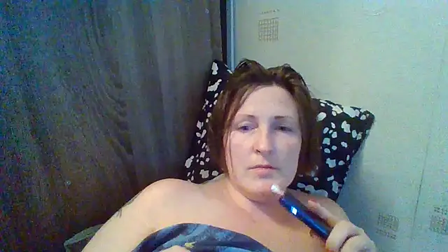 AllaSowinskaya live cam on StripChat