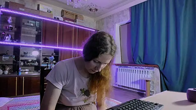 pa1e_pr1ncess (F young) - smile & blown kisses