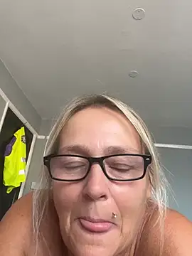 blondnboujee53 - Blondnboujee53's free webcam - UK Sex Cams