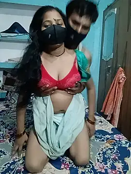 RoyalDesiCouple webcam