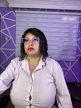 MiiaaJoness webcam