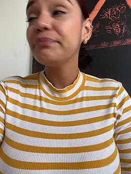 Sara-77 live sex cam