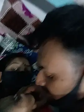 RoyalDesiCouple webcam