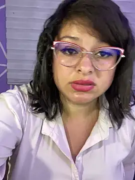 MiiaaJoness webcam