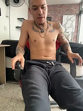 AlphaMasterXxx live sex cam