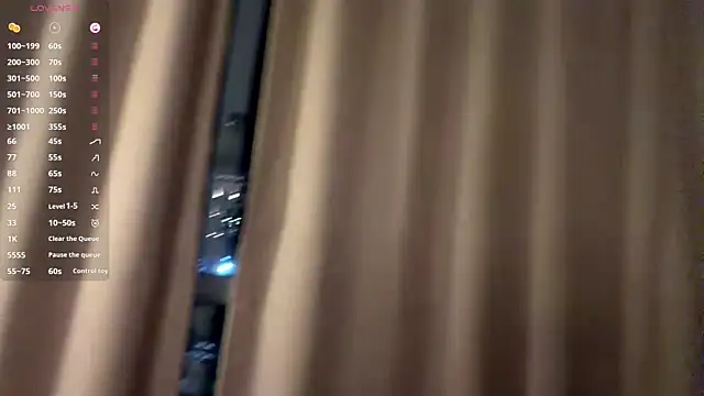 Ur_neighbor_Kira webcam