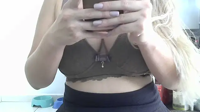 AylaOrtis webcam