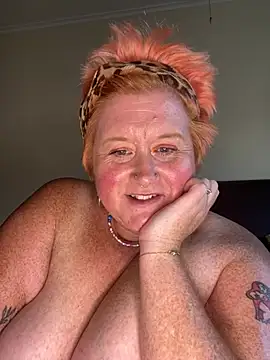 BustyRedxx webcam