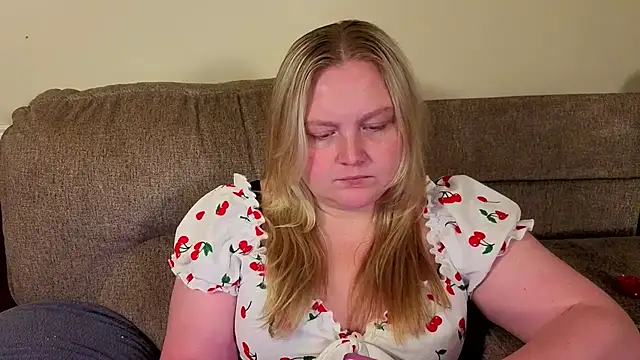 PhatAssBlond webcam