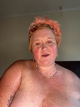 BustyRedxx webcam