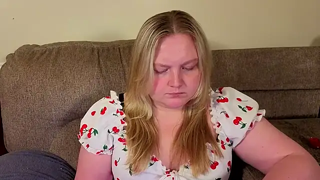 PhatAssBlond webcam
