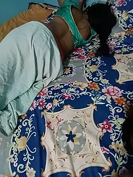 RoyalDesiCouple webcam