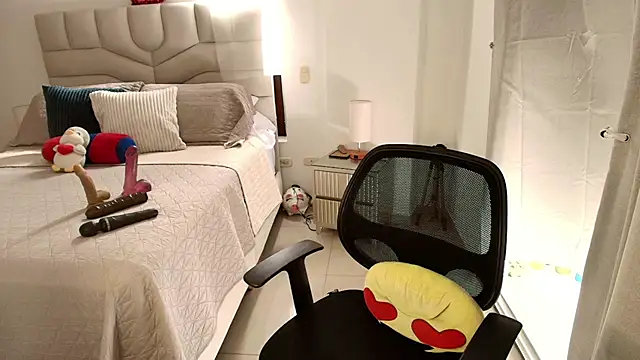 naty_stone - Naty_Stone's free webcam - UK Sex Cams