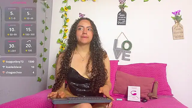 emiily_curly webcam