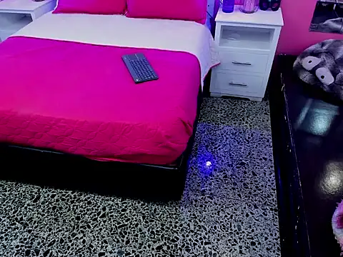 naomi_taylor27 webcam
