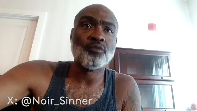 sinnernoir live cam on StripChat