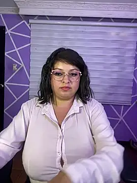 MiiaaJoness webcam