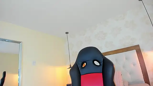 IRISCLARK1 live cam on StripChat
