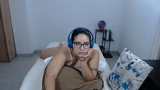 blue__moon_ live cam on StripChat