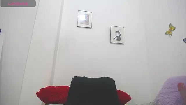hornywifeee webcam
