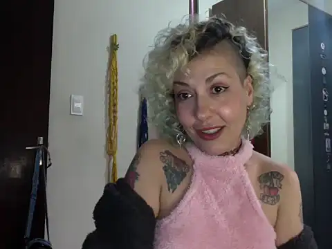 MariLouM live cam on StripChat