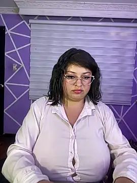 MiiaaJoness webcam