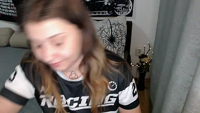 AlienforTwenty webcam