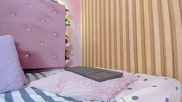 lovely__kiss__ webcam