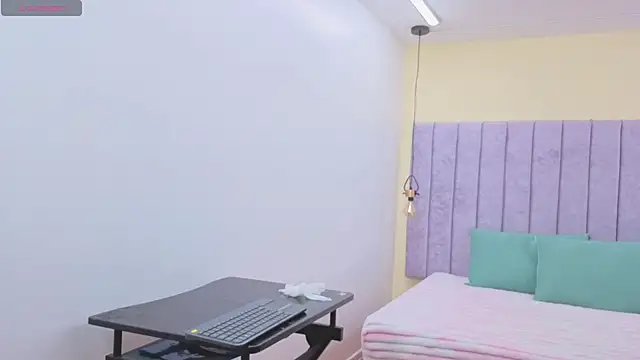 Emma-Burning webcam