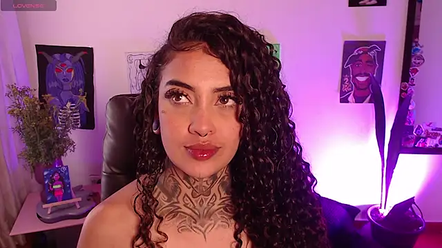 Cata_green live cam on StripChat