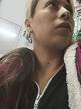 Tefannyy_ live cam on StripChat